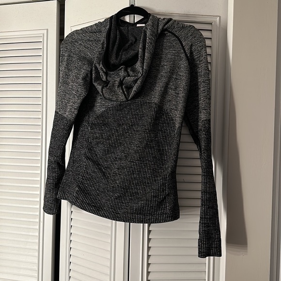 Fabletics pullover - Picture 4 of 5